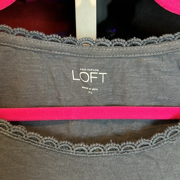 Loft gray embroidered cap sleeve scoop neck top size XS - Picture 2 of 3